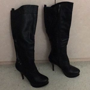 Guess Black Leather boots 6  1/2 Medium